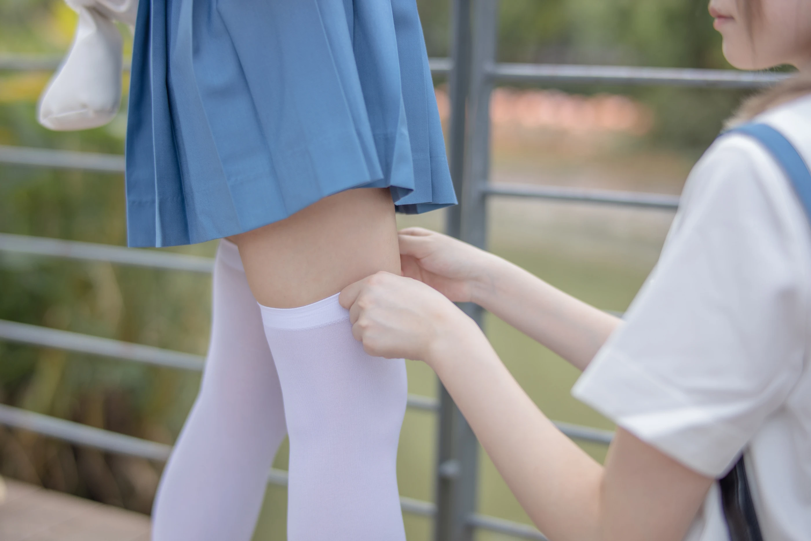 森萝财团 JKFUN-025 默陌&Aika  80D白丝过膝袜 [93P]插图4